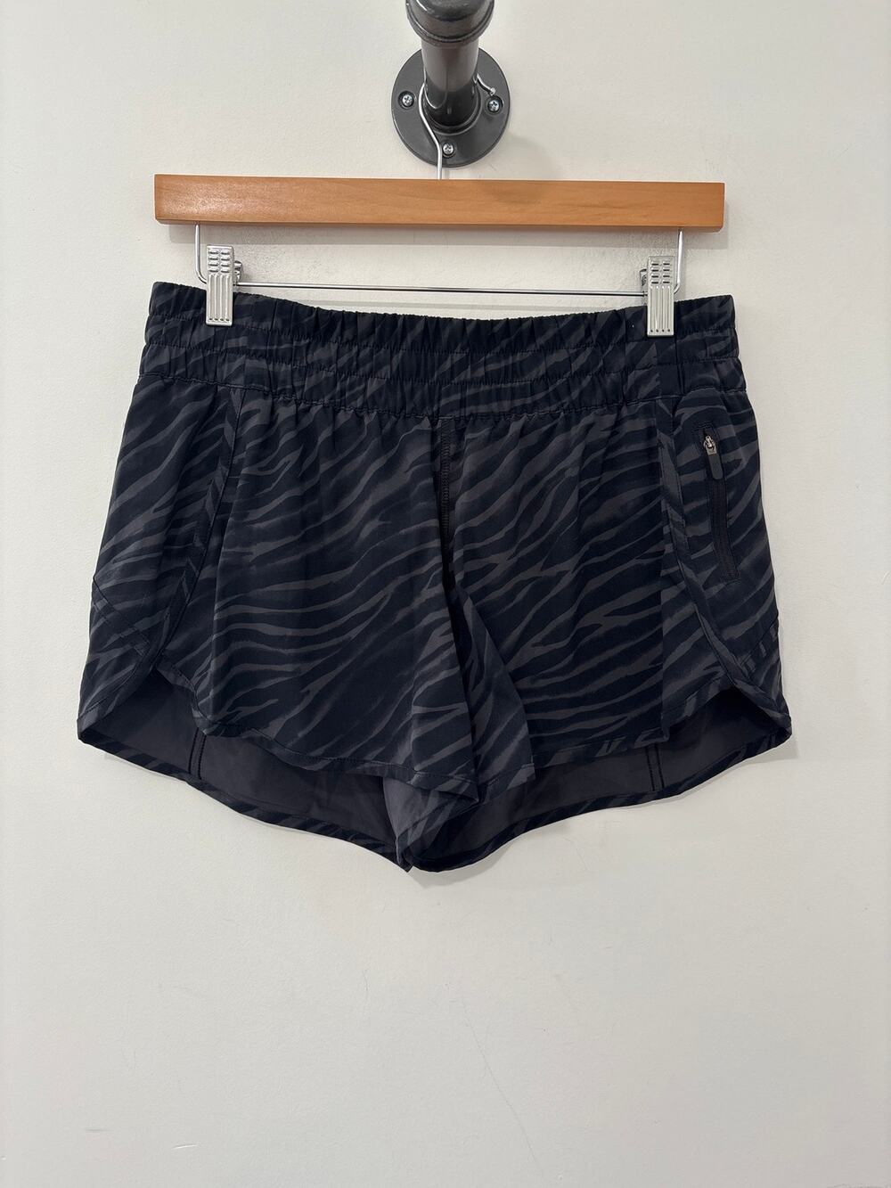 Lululemon Tracker Short 4" Le Tigre Camo Black/Gray Size 10